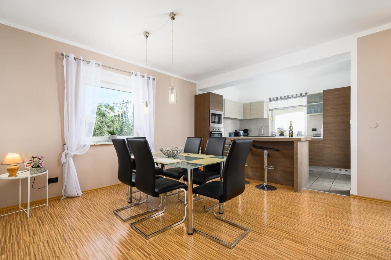 Villa Elisa Kaštelir Εξωτερικό φωτογραφία